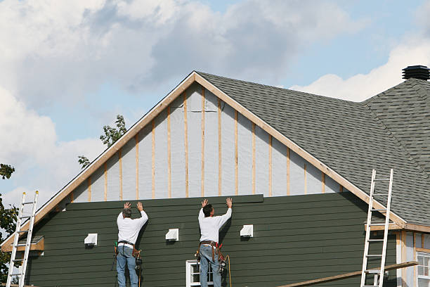 Professional Siding Repair technician working in Hamilton, IN